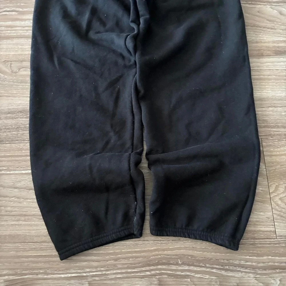 Vintage Y2K/2000s Black Essential Sweatpants! Fits M